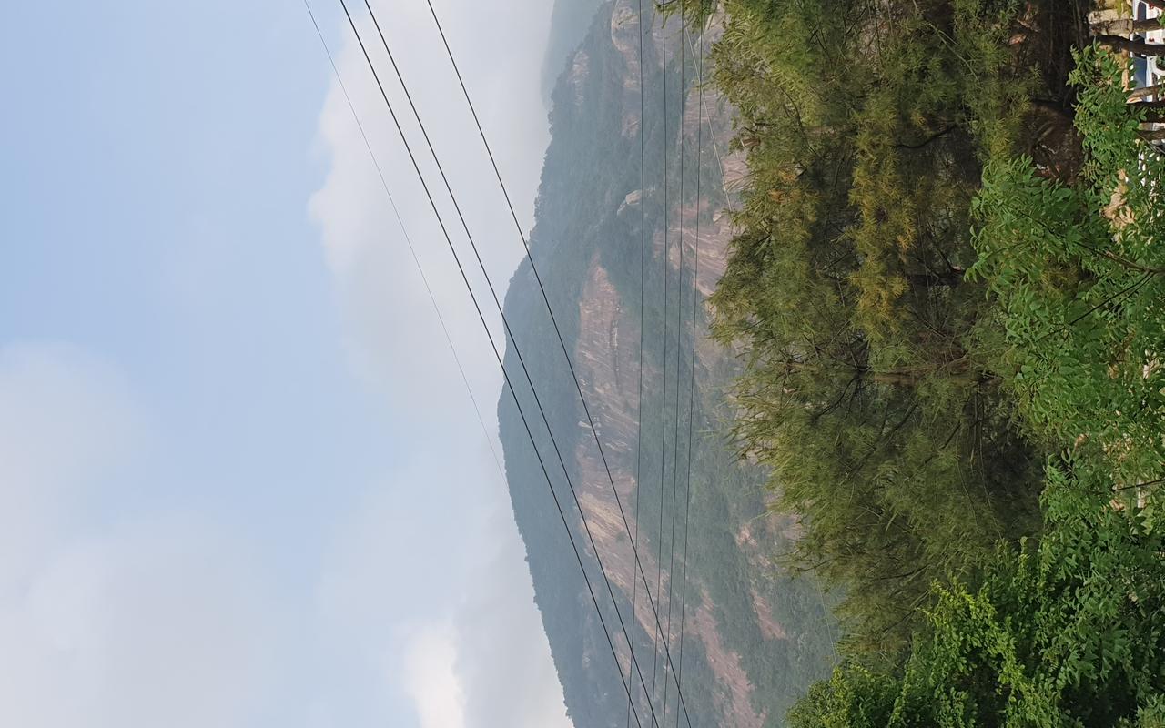 주변 산 풍경